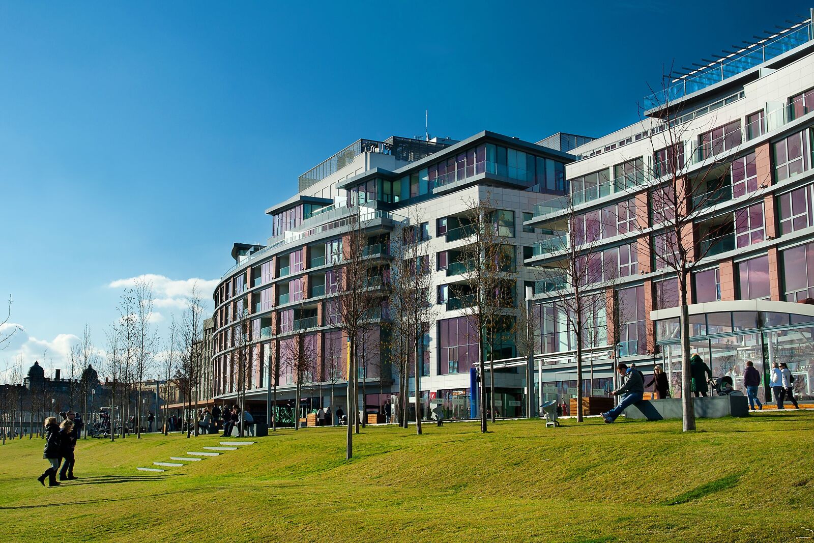 Nikon D5000 sample photo. Building, green grass, city photography