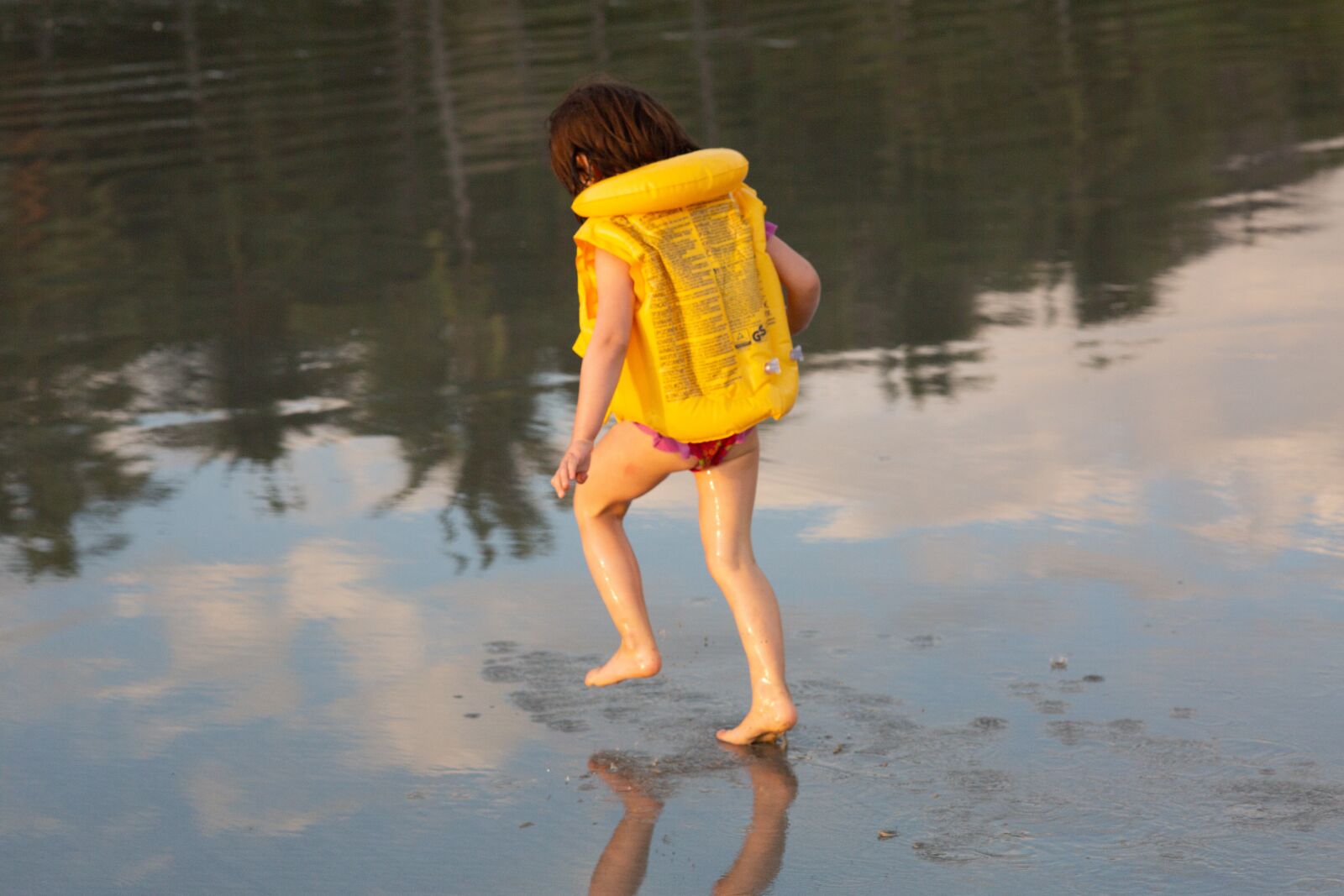 Canon EOS 5D Mark III sample photo. Beach, reflection, toddler in photography