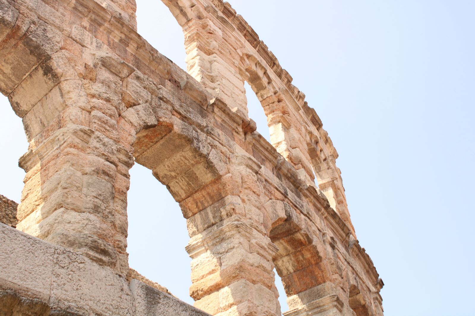 Canon EOS 2000D (EOS Rebel T7 / EOS Kiss X90 / EOS 1500D) sample photo. Colosseum, verona, italy photography