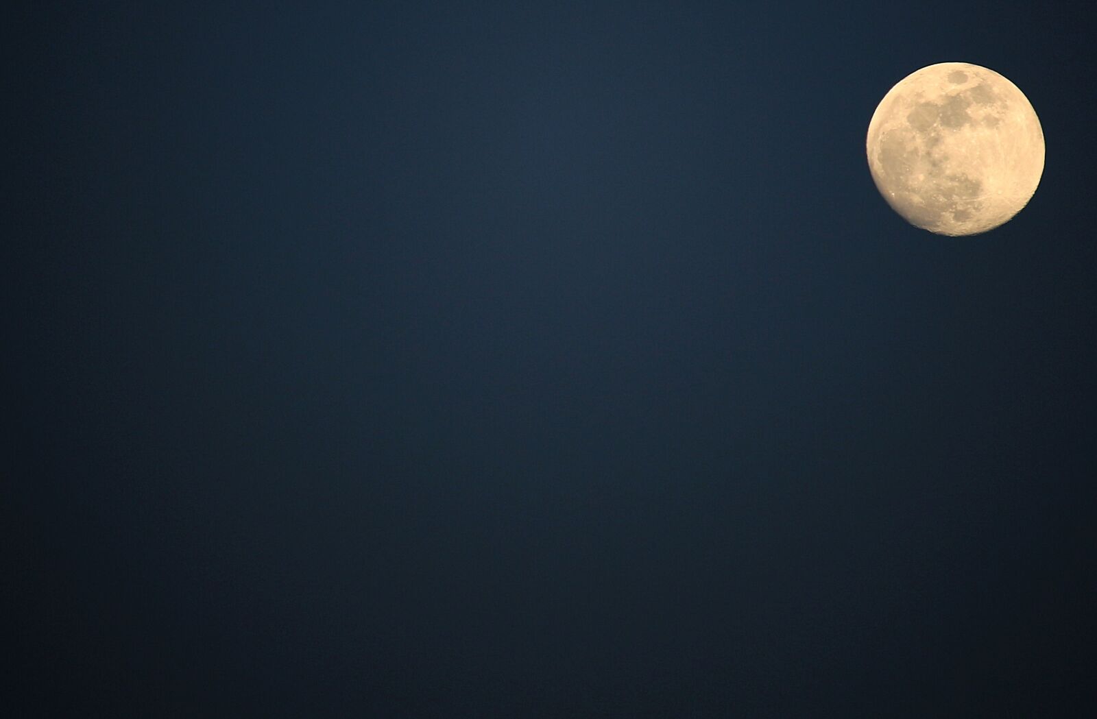 Canon EF-S 55-250mm F4-5.6 IS STM sample photo. Moon, night, full moon photography