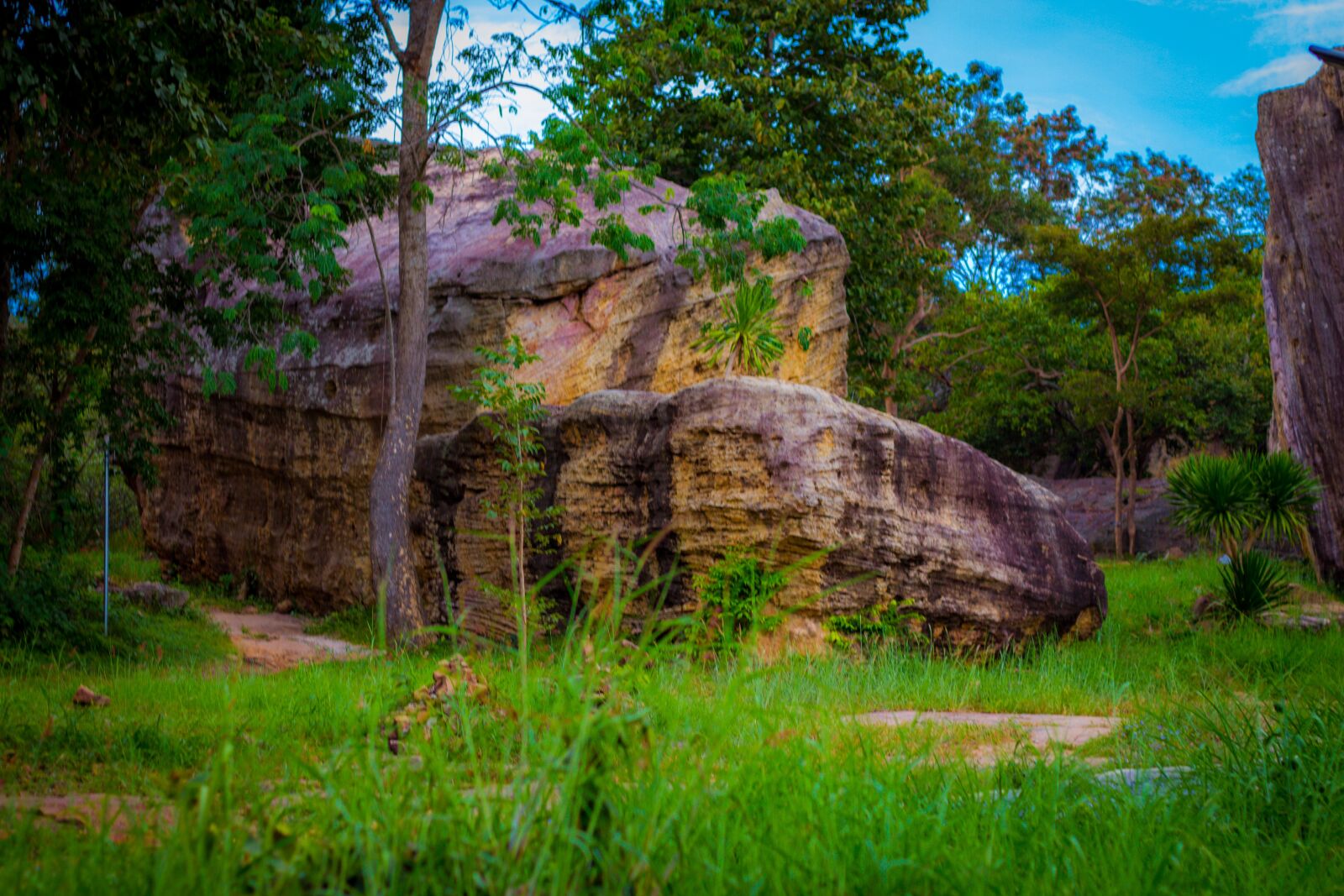 Canon EOS 700D (EOS Rebel T5i / EOS Kiss X7i) + Canon EF 50mm F1.8 STM sample photo. Rock, pa, mountains photography