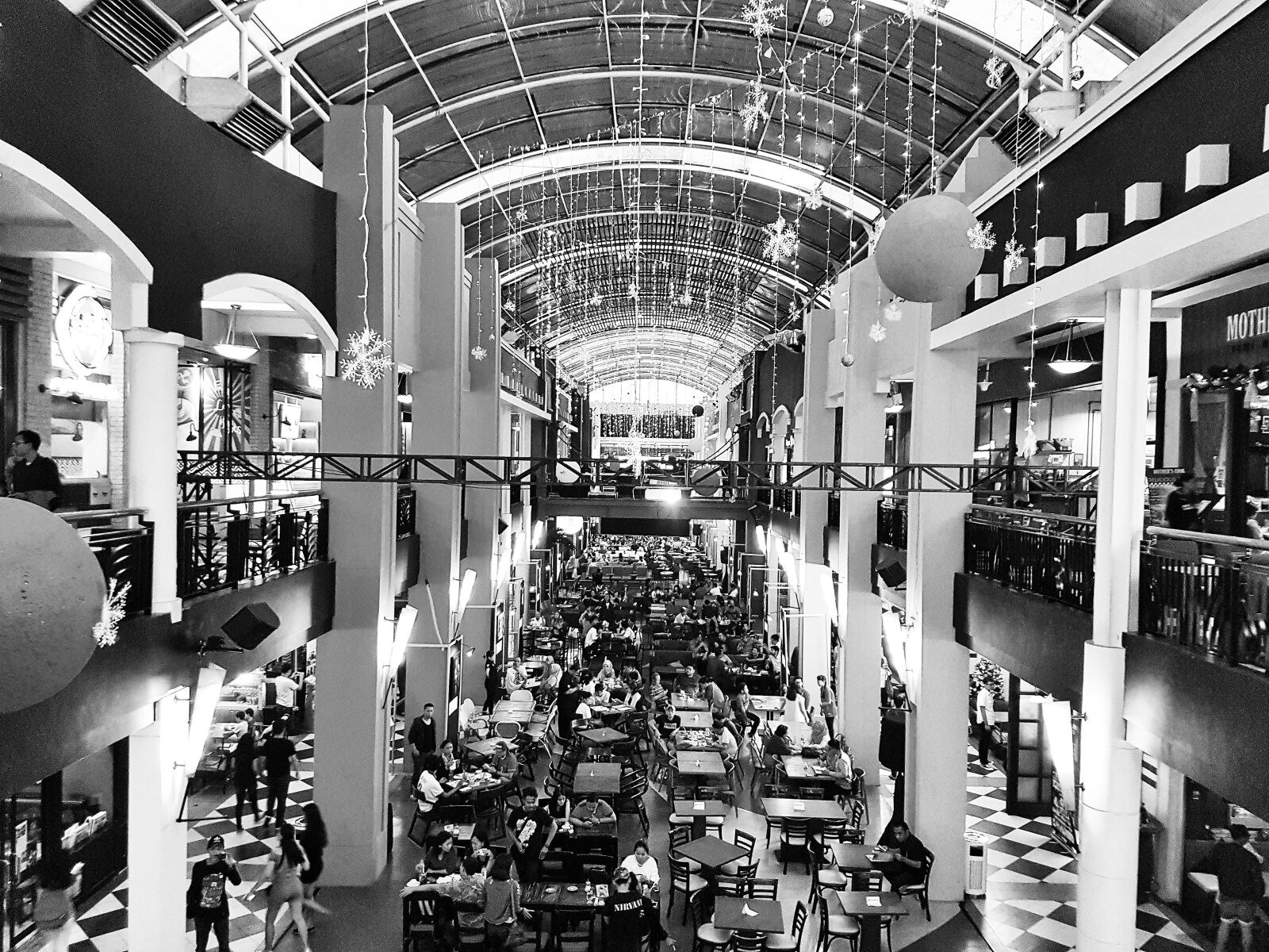 Samsung Galaxy S7 Edge sample photo. Cafeteria, crowded, dinner, table photography