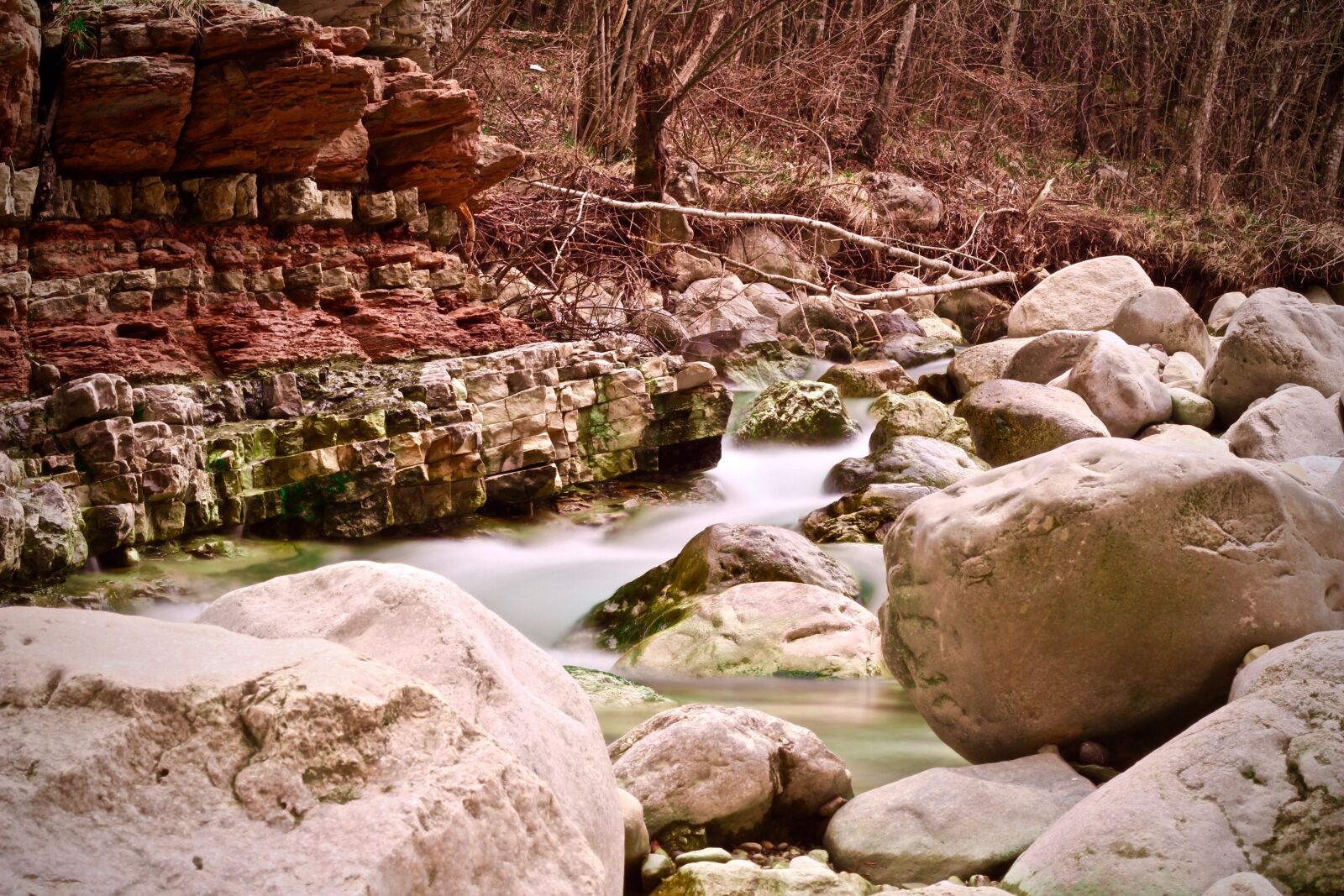Canon EOS 100D (EOS Rebel SL1 / EOS Kiss X7) + Canon EF 50mm F1.8 STM sample photo. Rock, nature, waters photography