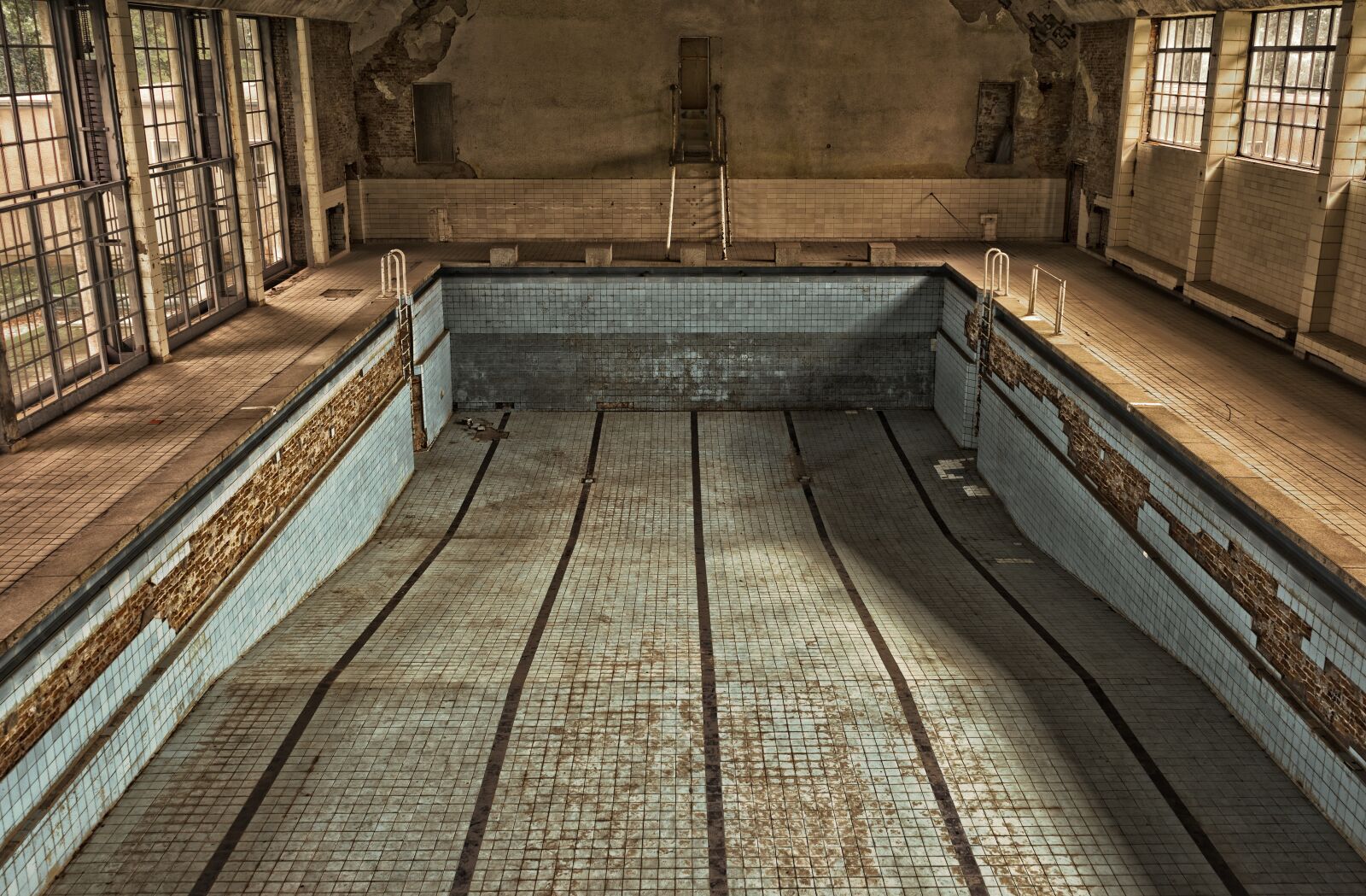 Sony a7 + Sony FE 28-70mm F3.5-5.6 OSS sample photo. Abandoned building, old, ruin photography