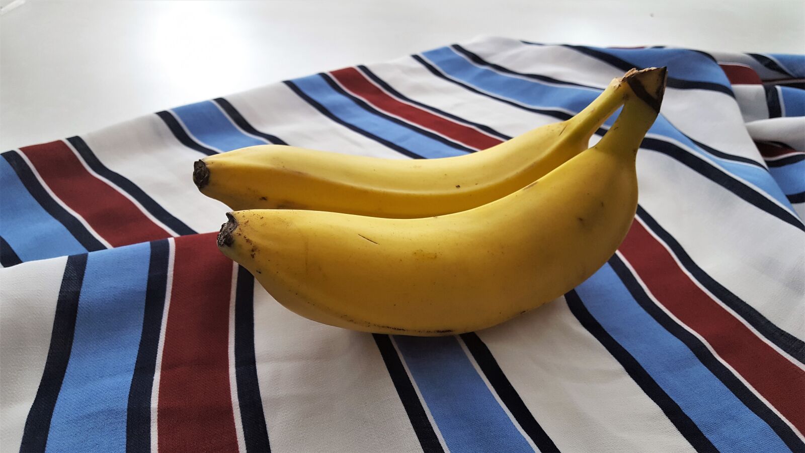 Samsung Galaxy S6 sample photo. Bananas, strips, belts photography