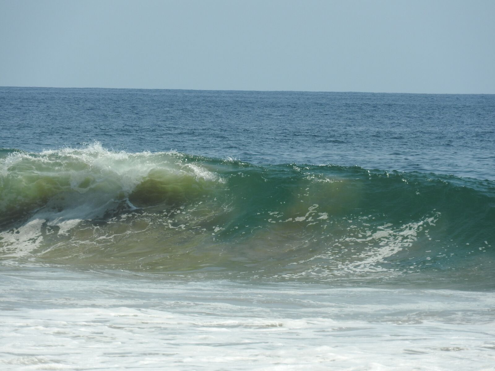 Nikon Coolpix P610 sample photo. Wave, sun, sea photography