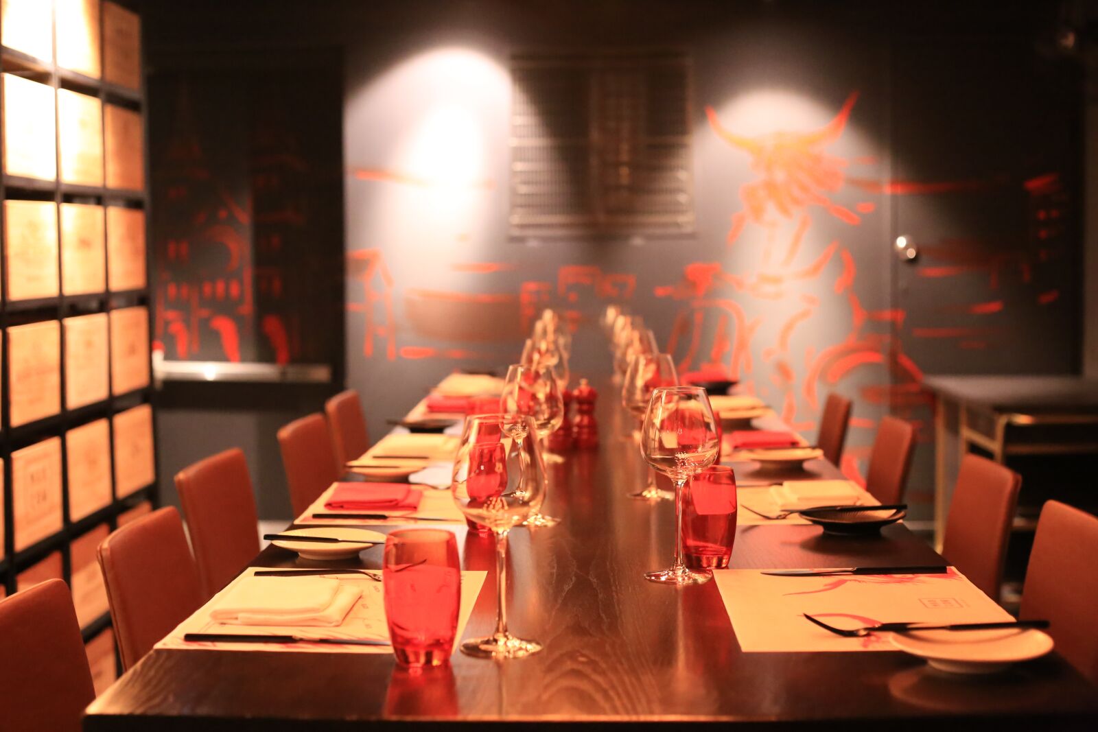 Canon EOS 6D + Canon EF 50mm F1.8 STM sample photo. Chair, restaurant, dining photography