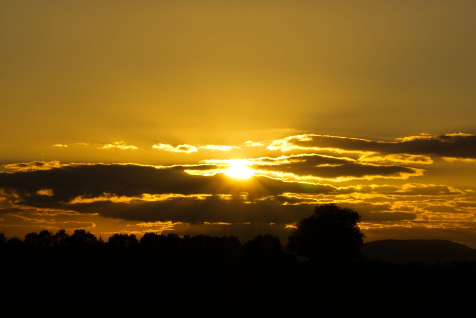 Sony E 55-210mm F4.5-6.3 OSS sample photo. Sunset, sun, dawn photography