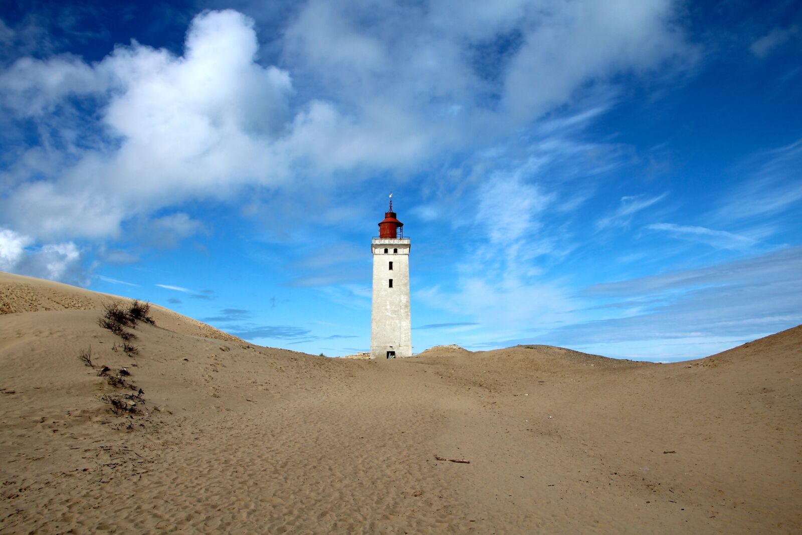 Canon EOS 600D (Rebel EOS T3i / EOS Kiss X5) sample photo. Sand, guy, sky photography
