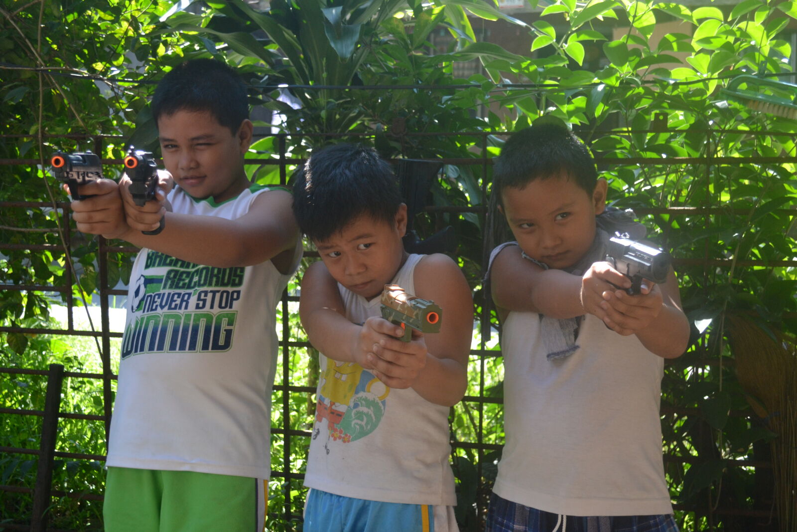 Nikon AF-S DX Nikkor 18-55mm F3.5-5.6G VR sample photo. Children, playing, toy, guns photography