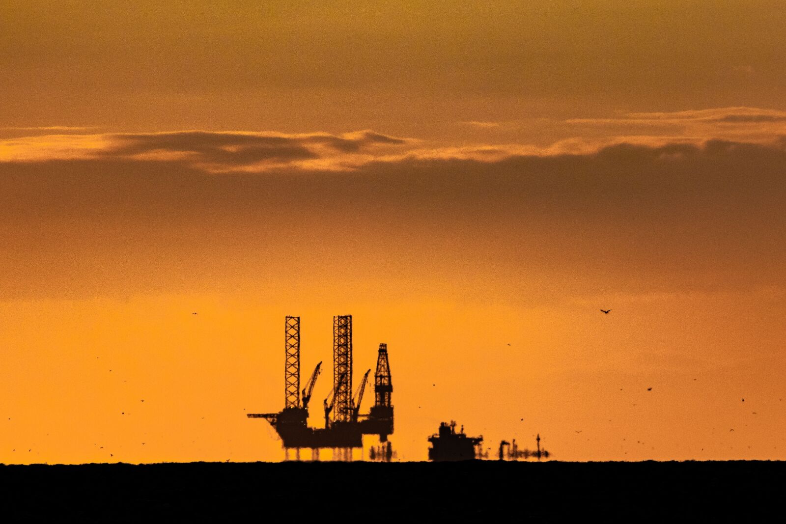 Canon EOS 80D sample photo. Sunset, oil rig, north photography