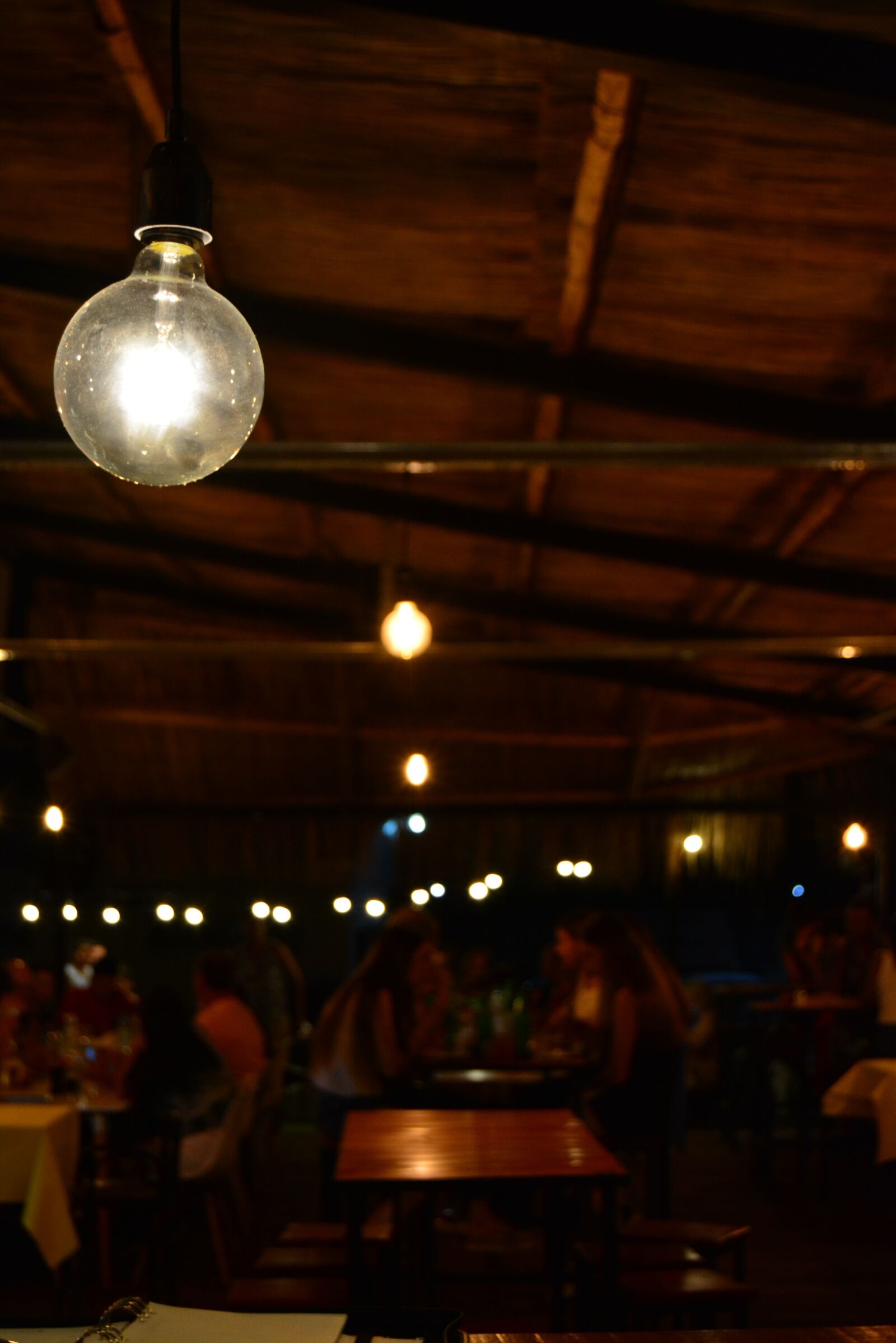 Nikon D5200 sample photo. Luz, bar, noche photography