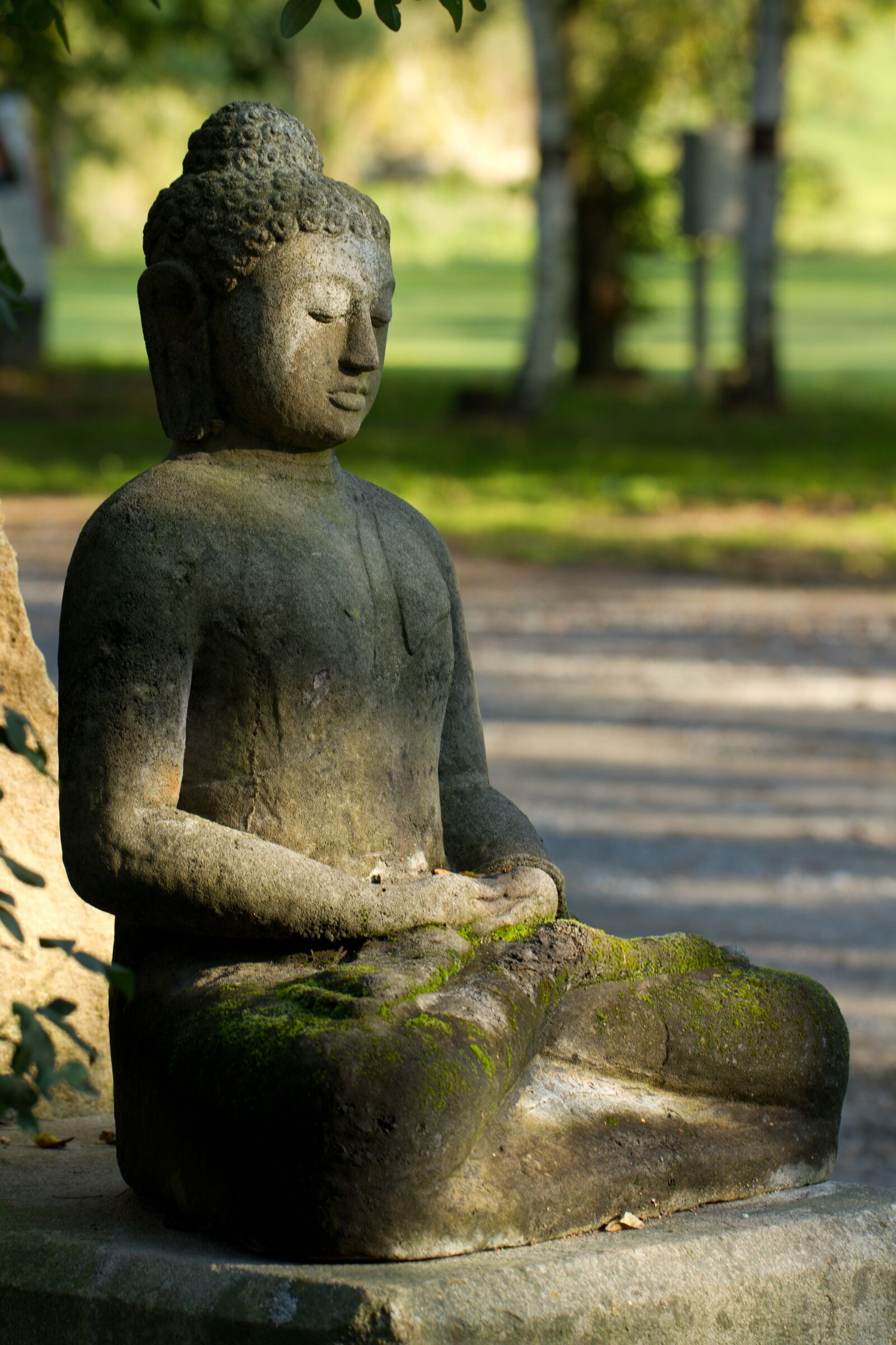 Canon EF 100mm F2.8L Macro IS USM sample photo. Buddha, stone figure, religion photography
