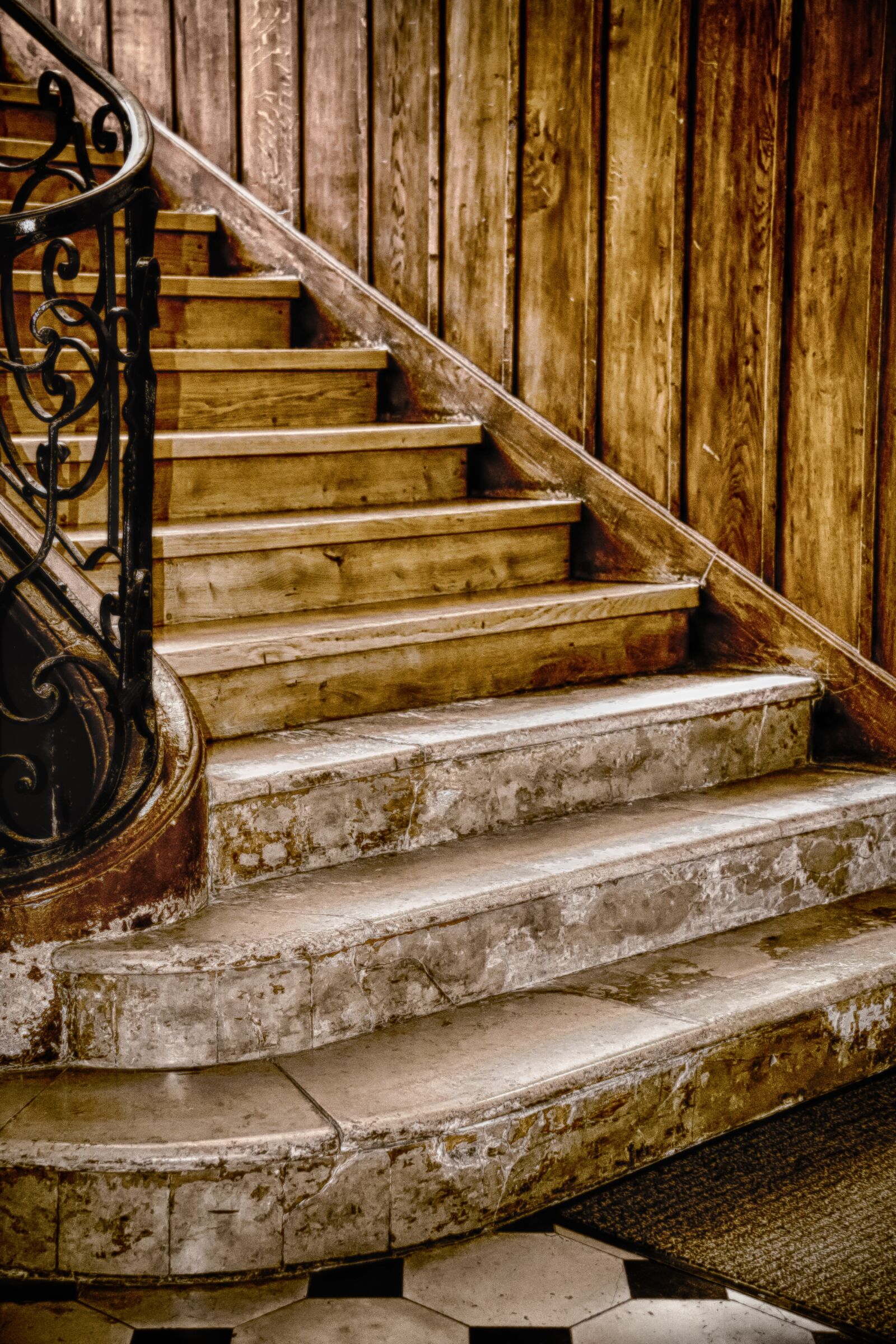 Canon EF-S 18-200mm F3.5-5.6 IS sample photo. Staircase, wood, former photography