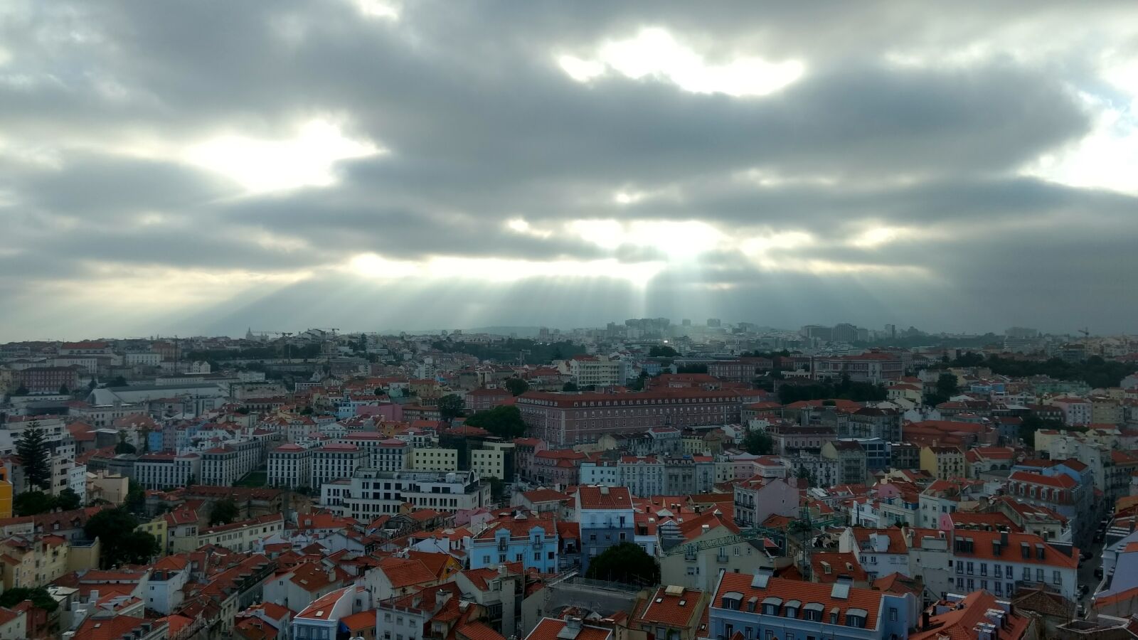 Motorola Moto G (4) sample photo. Lisboa, cloudy, city photography