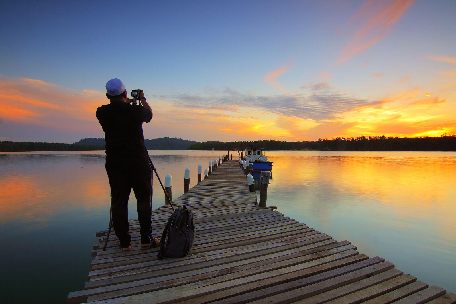Canon EOS 50D sample photo. Boat, bridge, dawn, dock photography