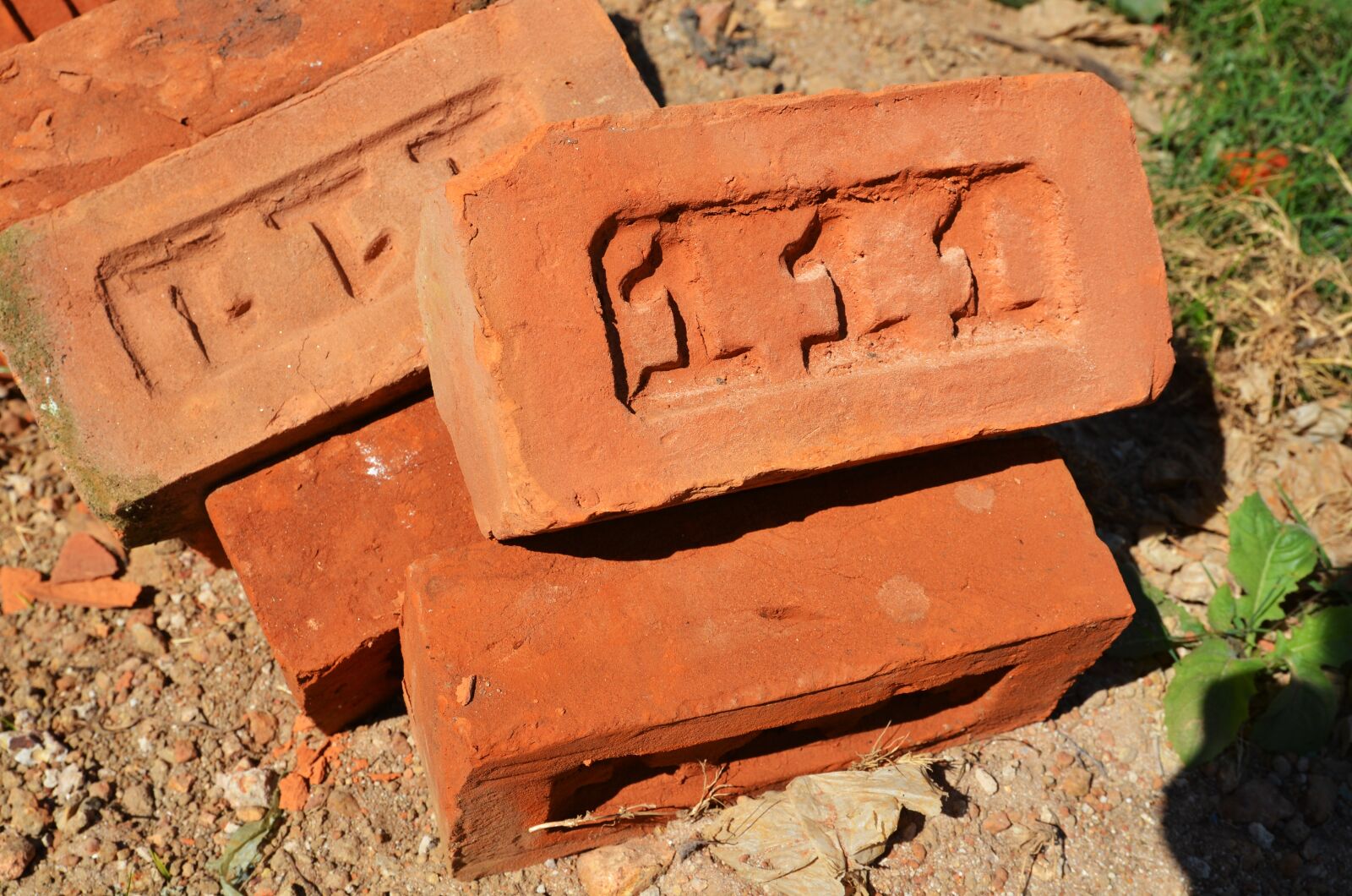 Nikon D7000 sample photo. Brick, embossing, red brick photography
