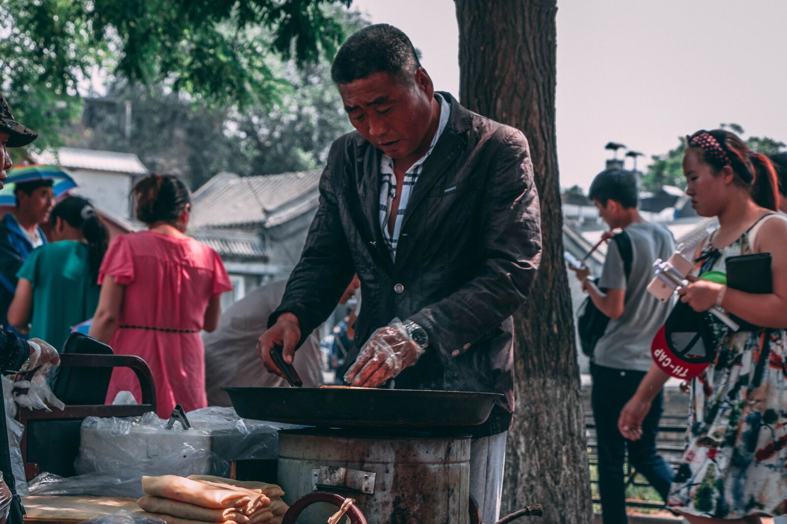 Canon EOS 70D sample photo. Street, food, man photography