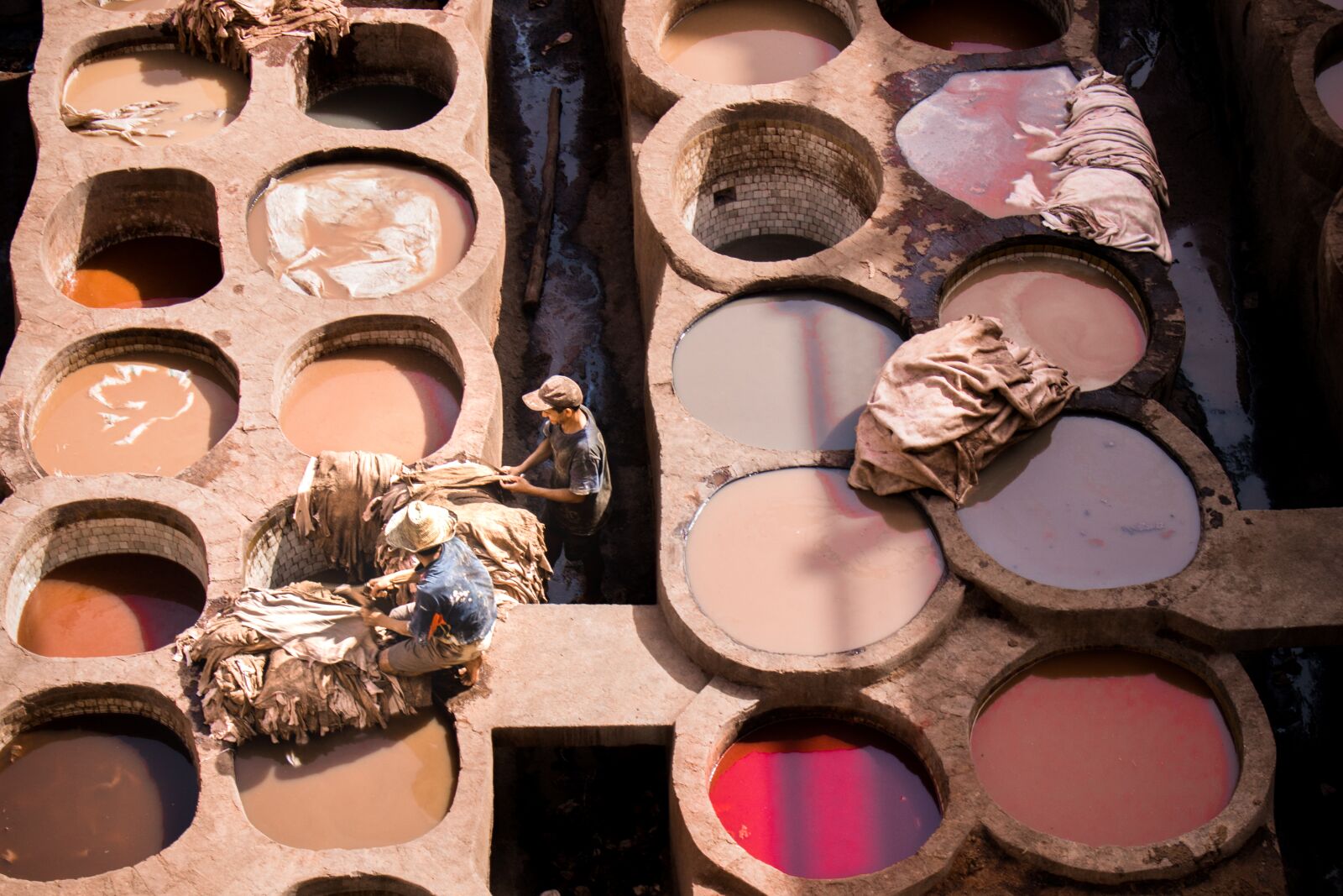 Canon EOS 750D (EOS Rebel T6i / EOS Kiss X8i) sample photo. Morocco, the tannery, skin photography
