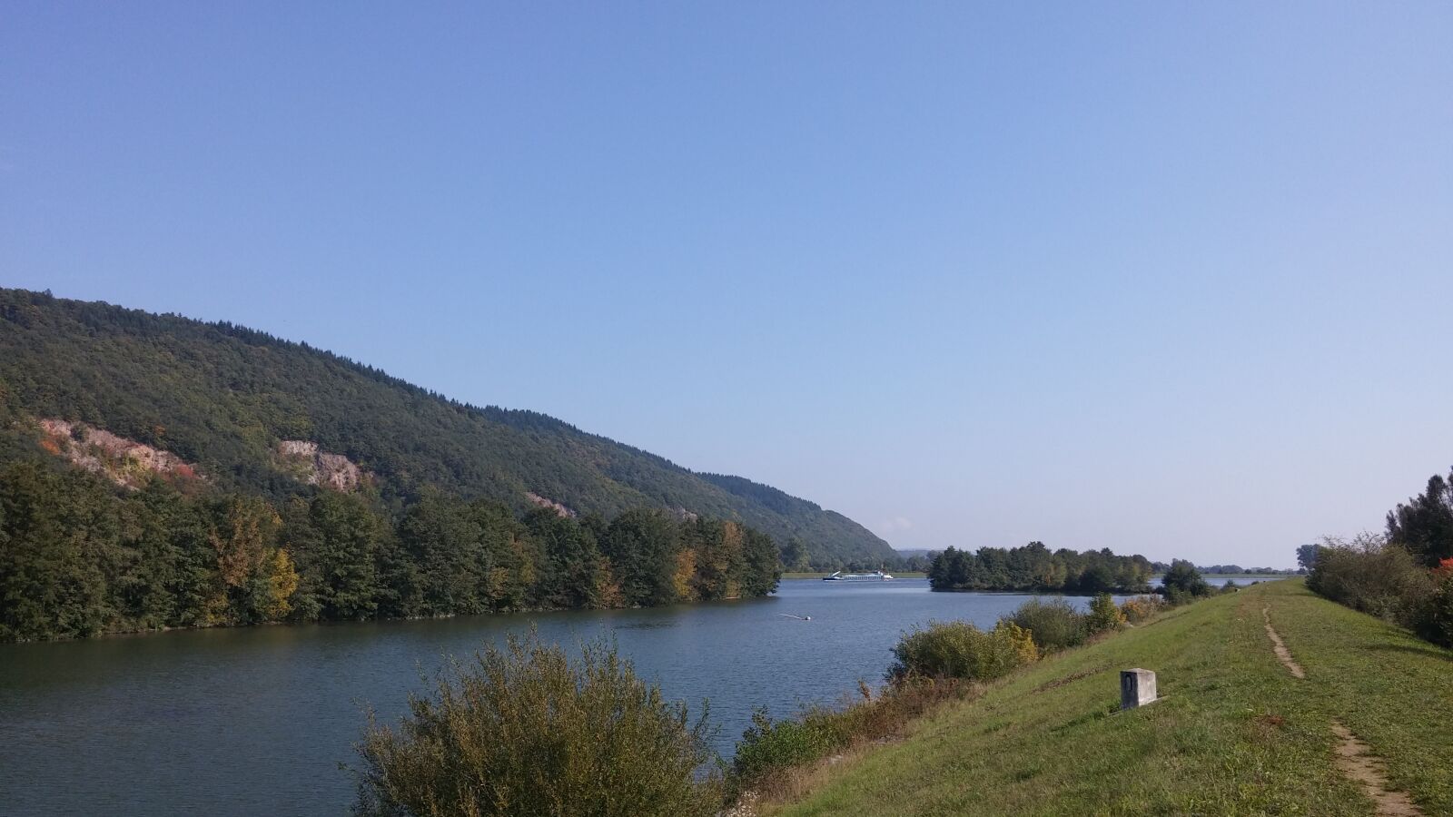 LG D855 sample photo. Danube, river, sky photography