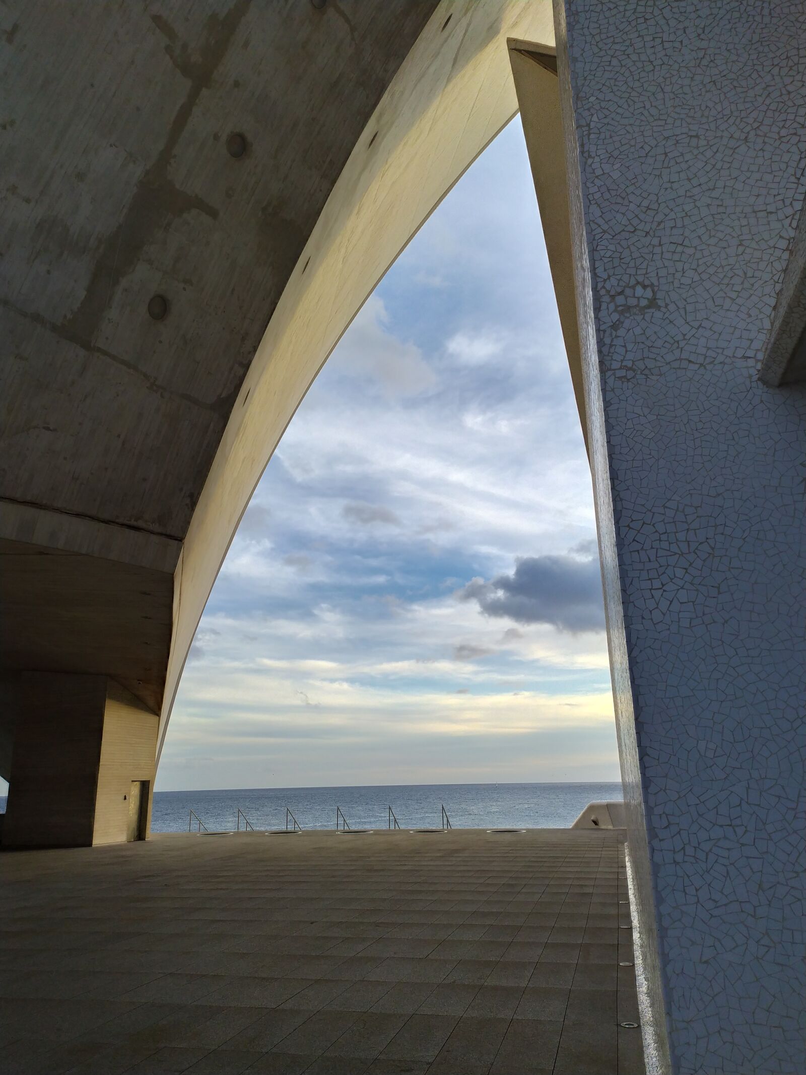 Xiaomi Redmi Note 7 sample photo. Sky, ocean, architecture photography