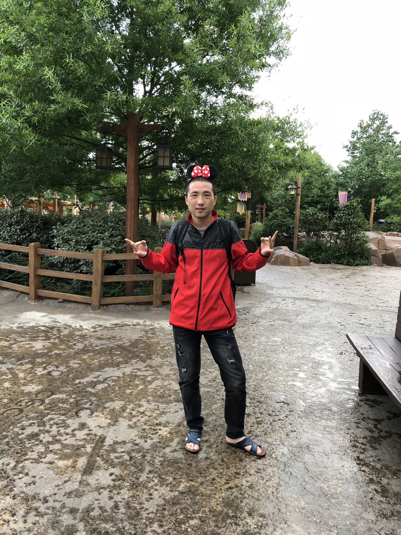 iPhone 8 Plus back dual camera 3.99mm f/1.8 sample photo. Shanghai, i, disney photography