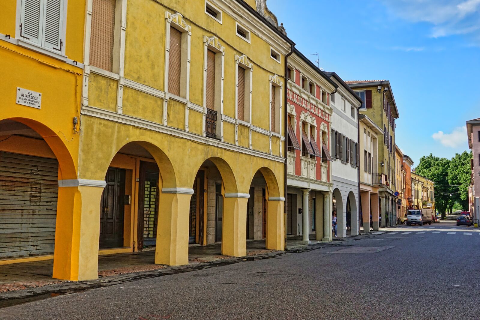 Sony a6000 sample photo. Row of houses, south photography