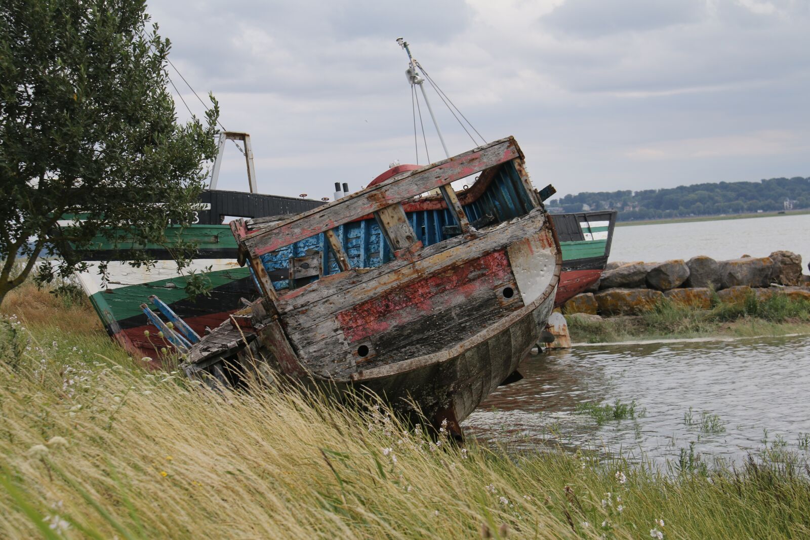 Canon EOS 70D + Canon EF-S 18-200mm F3.5-5.6 IS sample photo. Wreck, boat, shipwreck photography