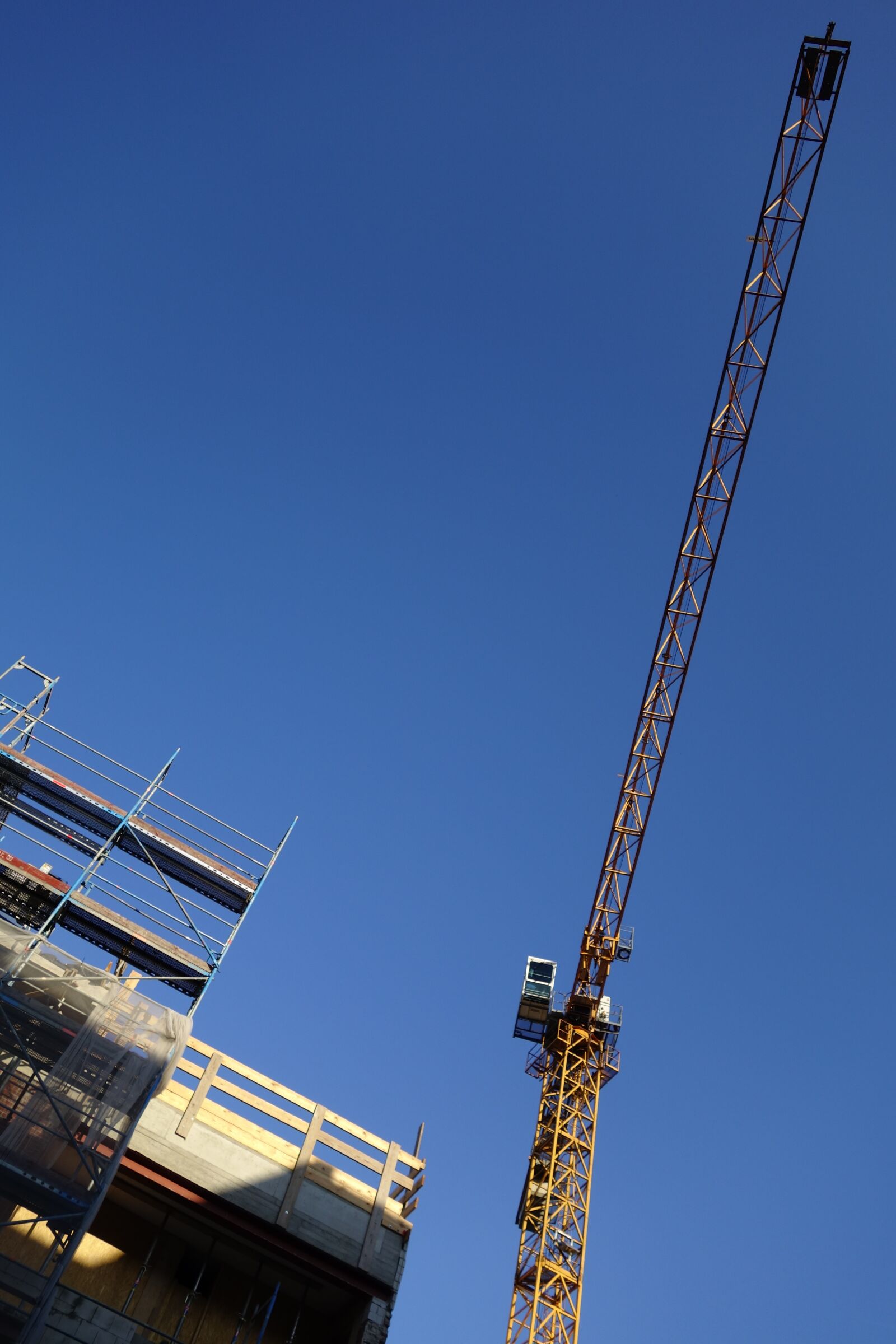 Sony Cyber-shot DSC-RX100 II sample photo. Site, crane, scaffold photography