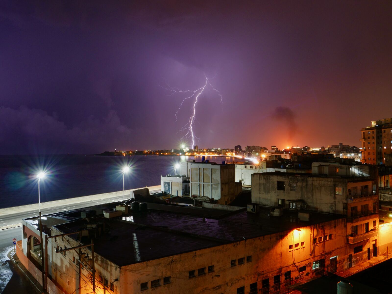 Panasonic Lumix DC-GH5 sample photo. Cuba, havana, lightning photography