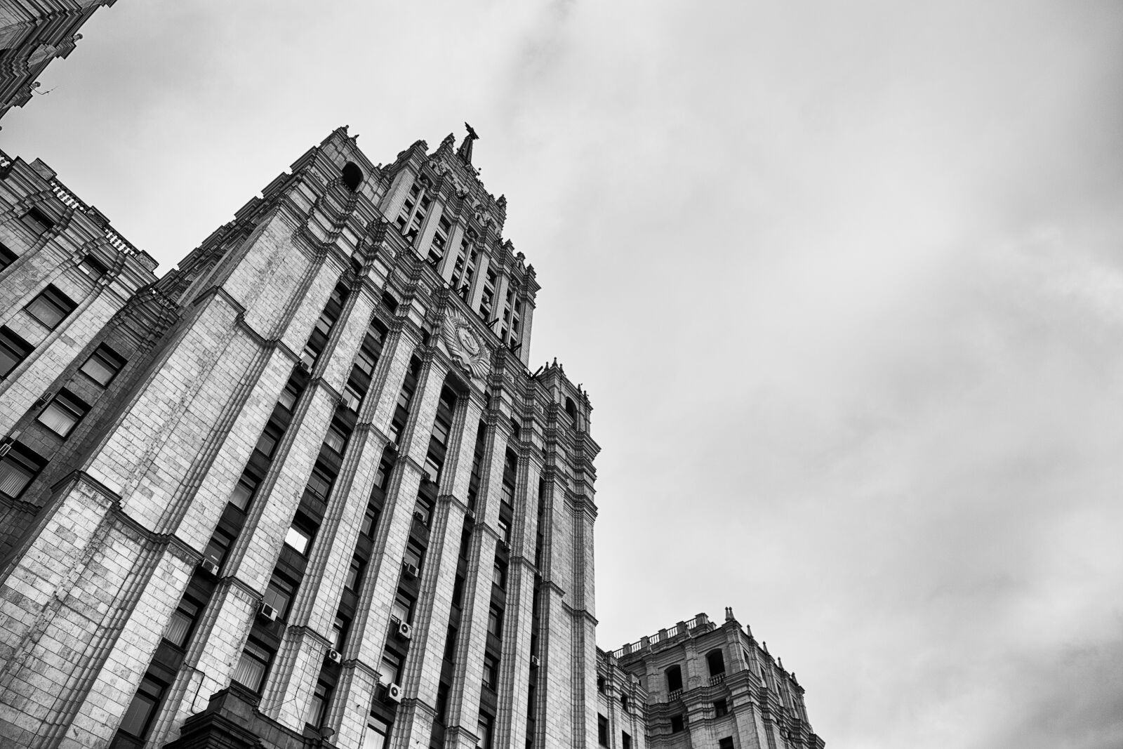 Canon EOS 6D + Canon EF 24-105mm F4L IS USM sample photo. Moscow, red gate, black photography