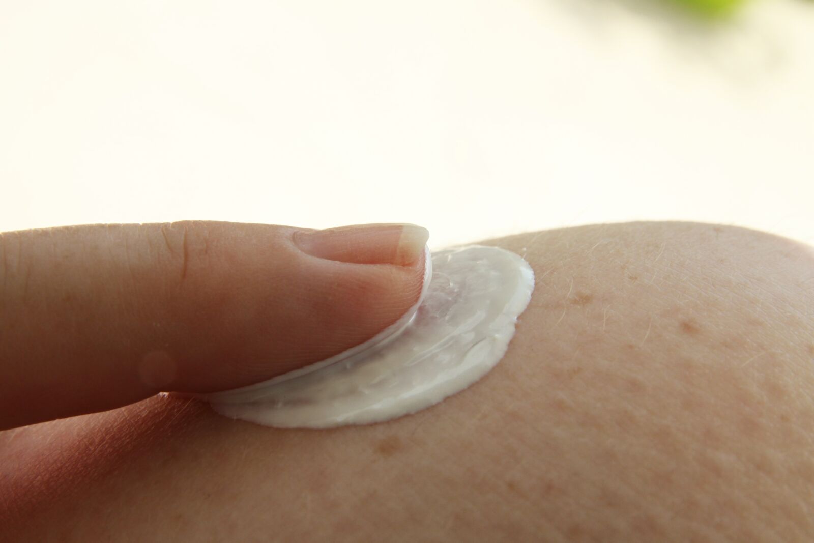 Canon EOS 50D sample photo. Skin care, skincare, applying photography