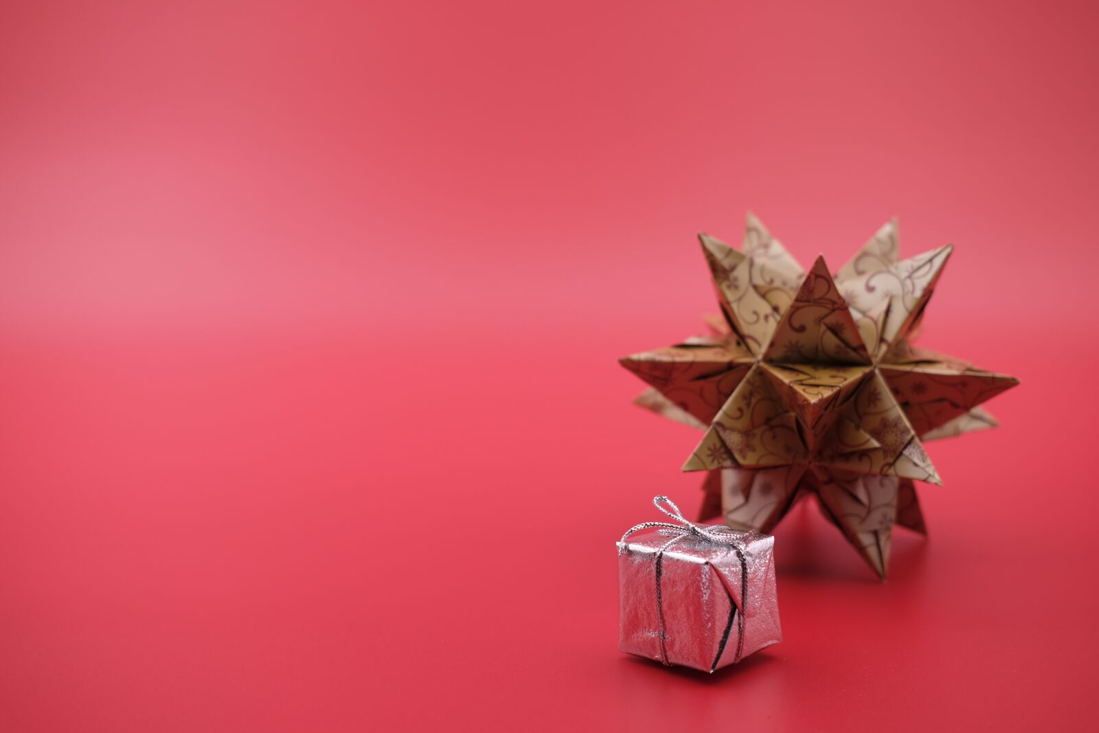 Fujifilm X-T2 + Fujifilm XF 35mm F2 R WR sample photo. Gift, give, star photography