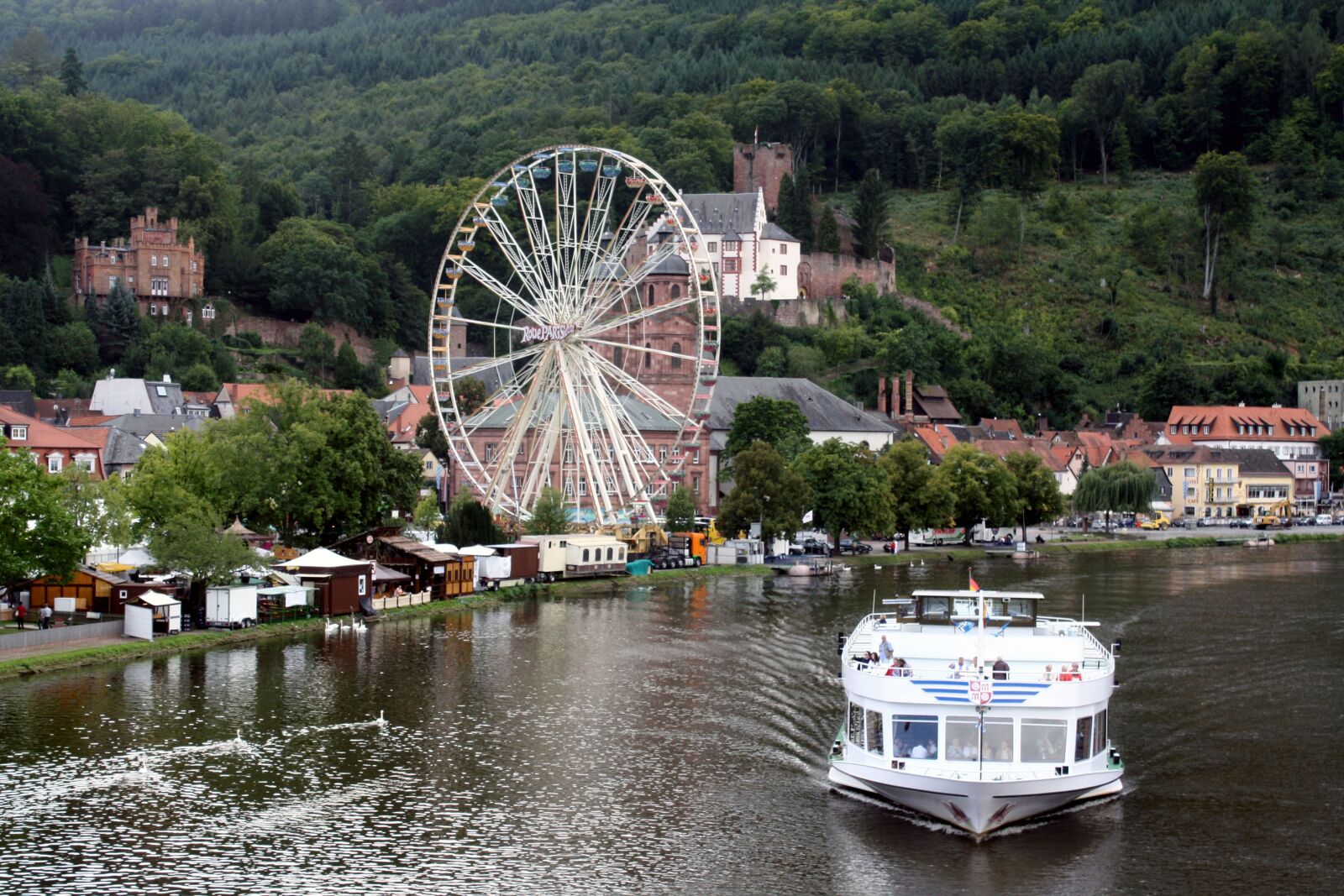 Canon EOS 1000D (EOS Digital Rebel XS / EOS Kiss F) sample photo. Attraction, boat, fair photography