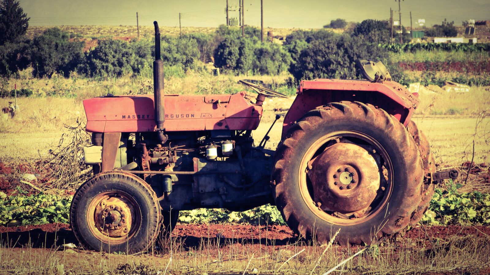 Canon PowerShot SX400 IS sample photo. Tractor, farm, countryside photography
