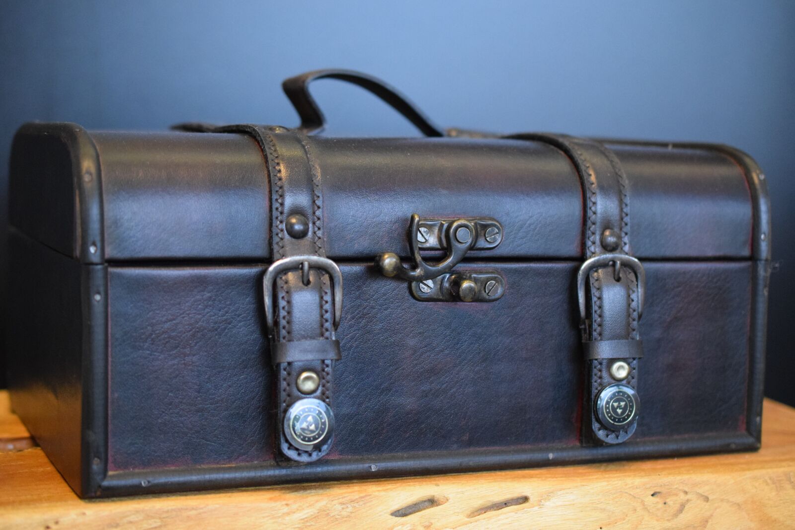 Nikon D3300 sample photo. Luggage, leather, leather suitcase photography