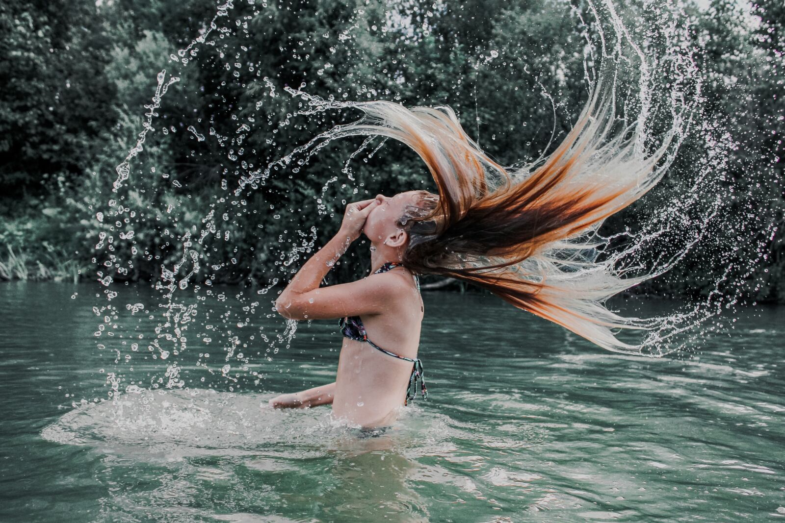 Canon EOS 1300D (EOS Rebel T6 / EOS Kiss X80) sample photo. Girl, hair, water photography