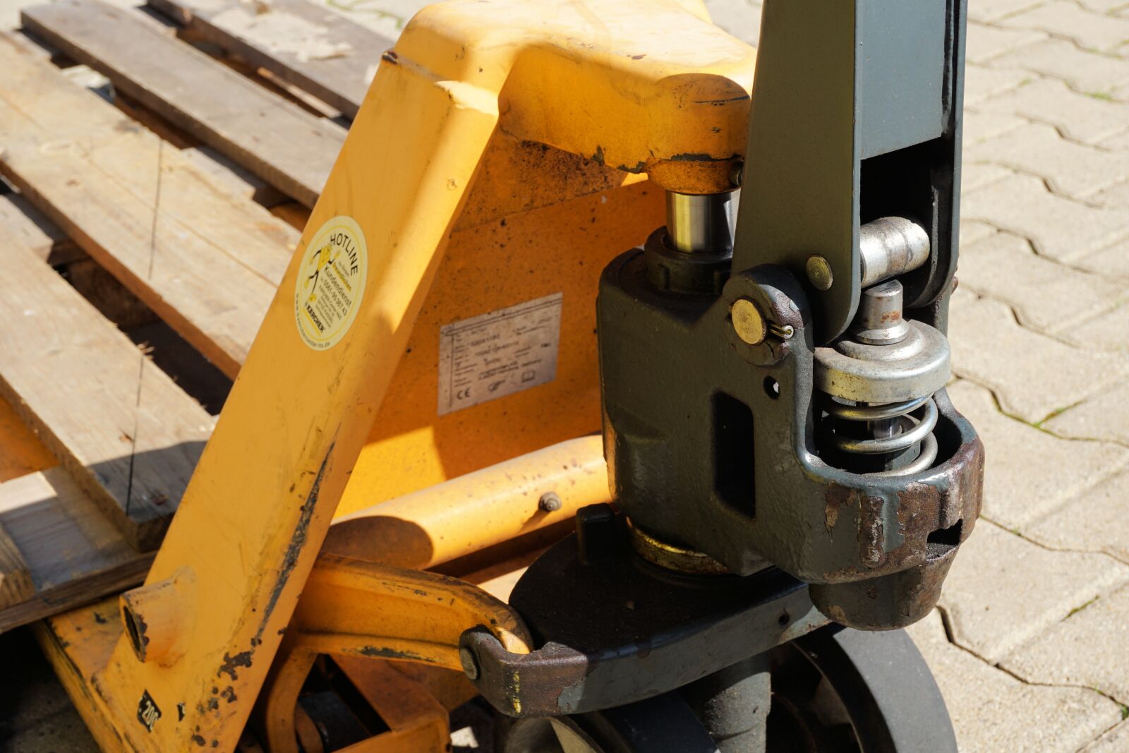Sony a6000 sample photo. Pallet truck, raise, euro photography