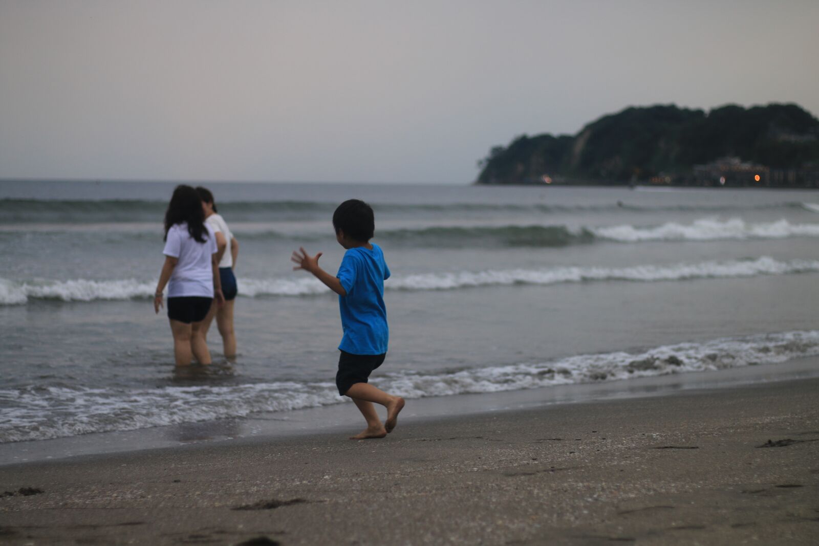 Canon EOS 70D + Canon EF 50mm F1.8 STM sample photo. Kamakura, the sea, cloudy photography