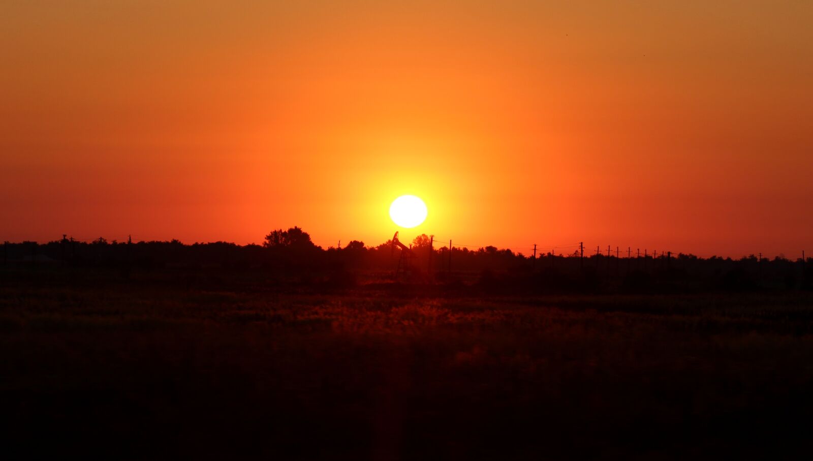 Canon EOS 700D (EOS Rebel T5i / EOS Kiss X7i) + Canon EF 85mm F1.8 USM sample photo. Sunrise, sun, sky photography