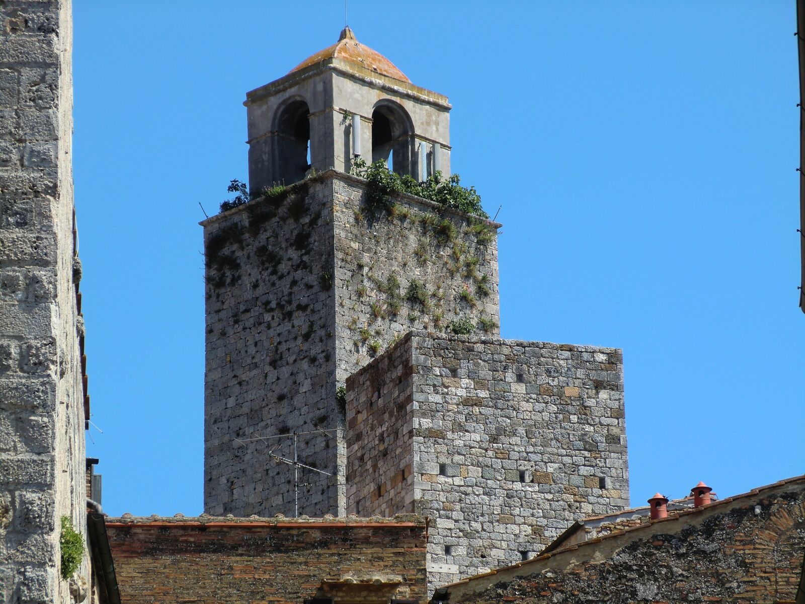 CASIO EX-H15 sample photo. Medieval, building, architecture photography