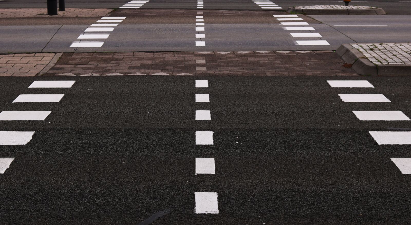 Canon EOS 760D (EOS Rebel T6s / EOS 8000D) sample photo. Road, crossing, safety photography