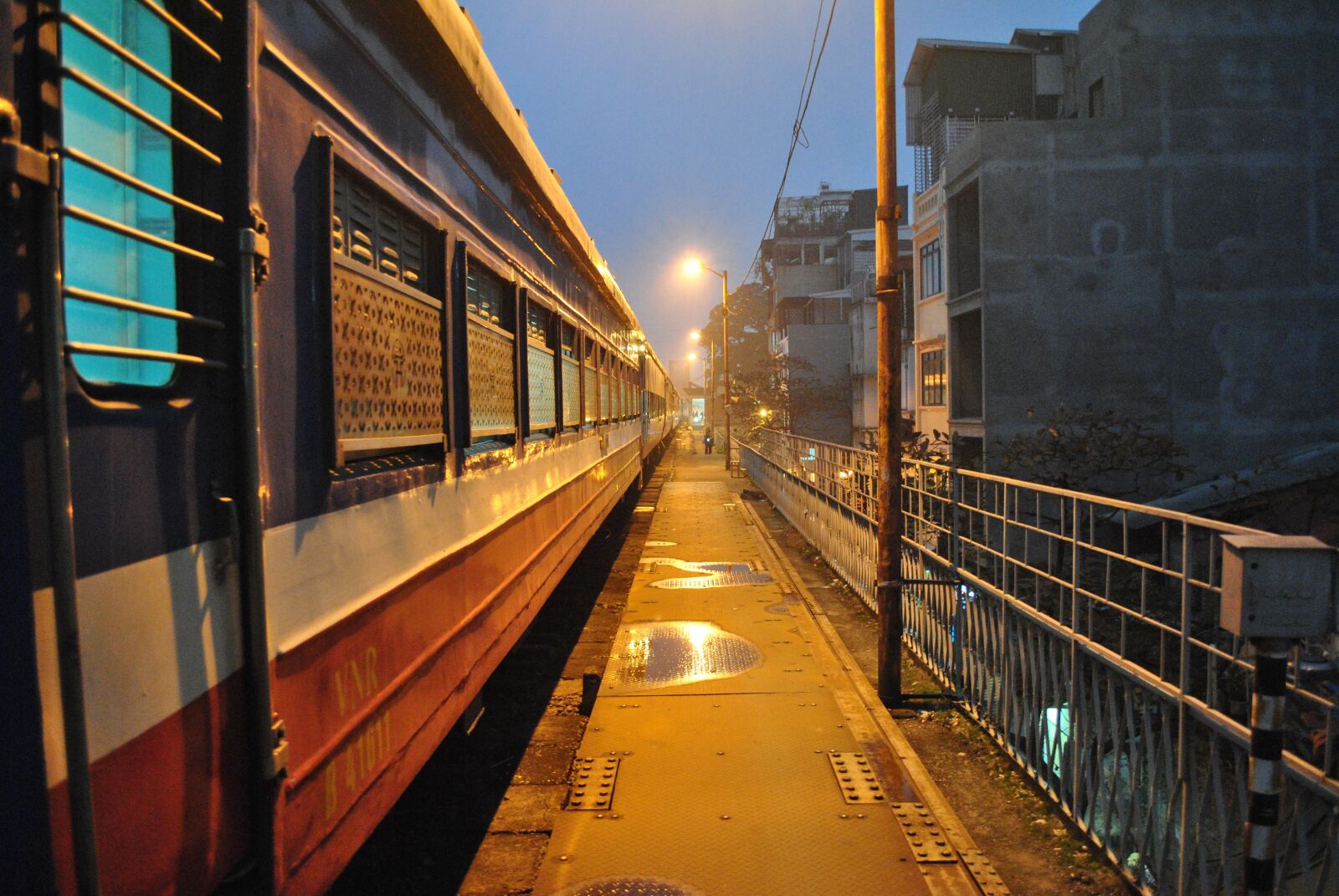 Nikon D3000 sample photo. Train, station, transport photography