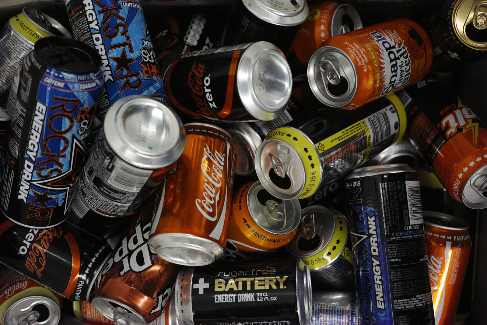 Sigma dp2 Quattro sample photo. Pile of cans photography