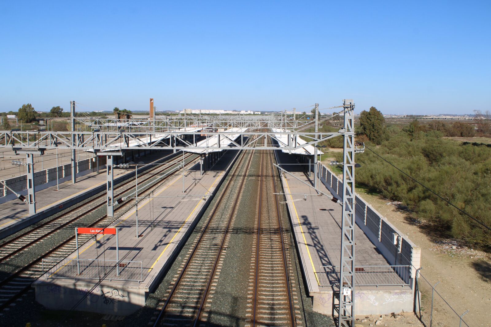 Canon EOS 2000D (EOS Rebel T7 / EOS Kiss X90 / EOS 1500D) sample photo. Puerto real, railway, railway photography