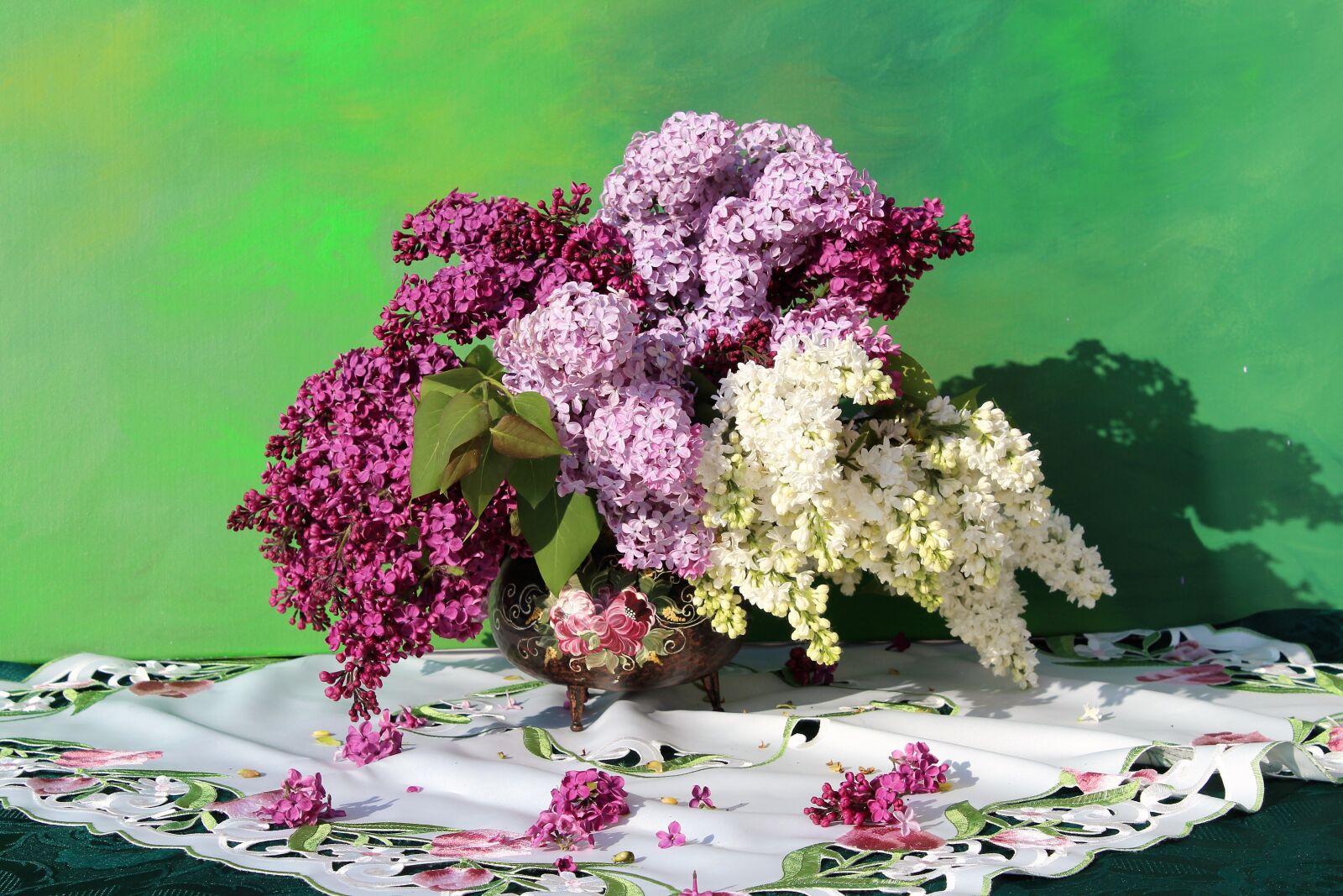 Canon EOS 1200D (EOS Rebel T5 / EOS Kiss X70 / EOS Hi) sample photo. Lilac bouquet, flower vase photography