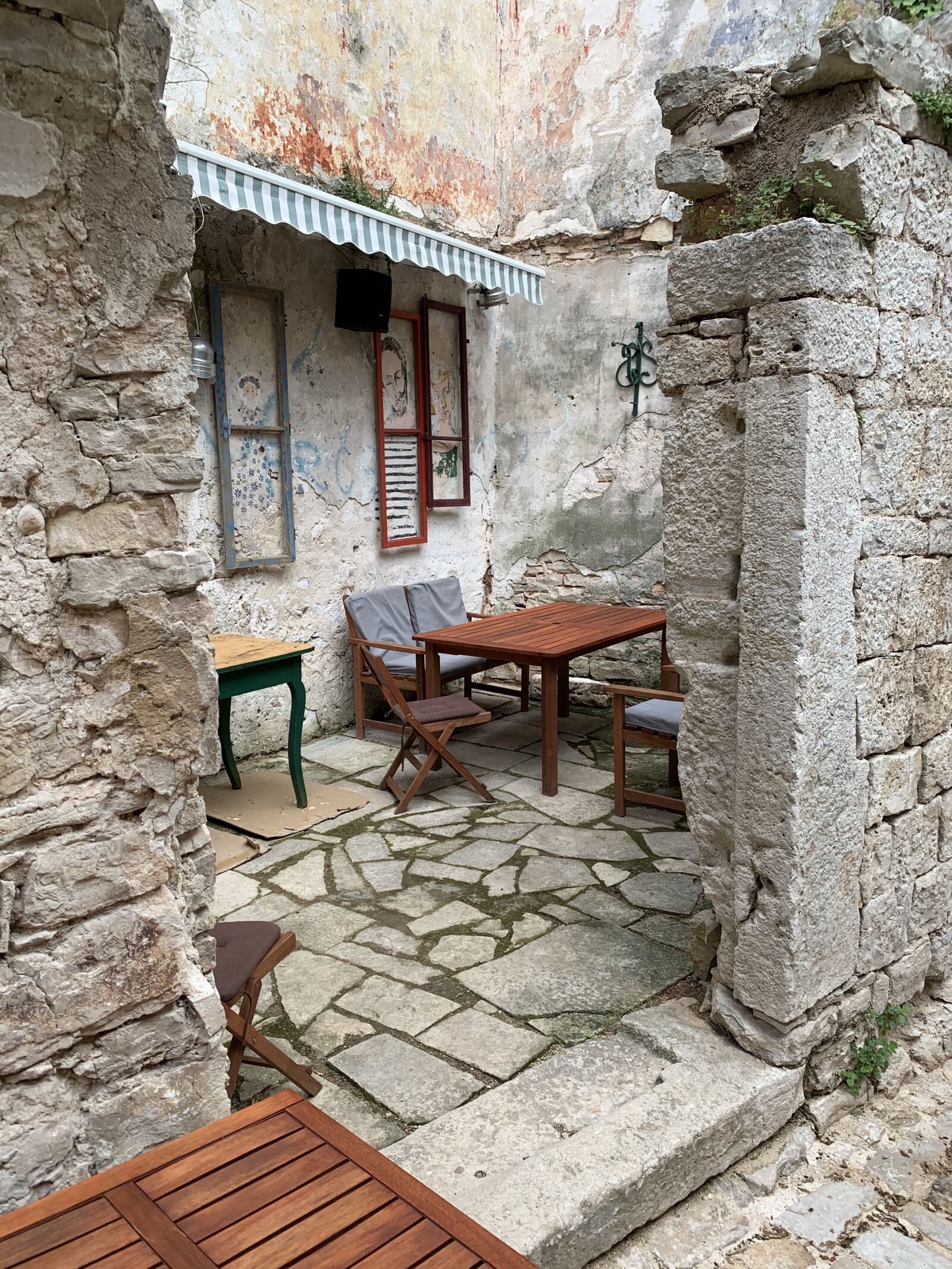 Apple iPhone XS Max sample photo. Oldtown, art, croatia photography