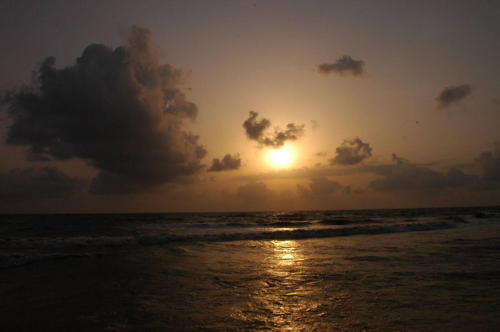 Nikon D70 + Nikon AF-S DX Nikkor 18-55mm F3.5-5.6G VR sample photo. Beach, evening, sun, sunset photography