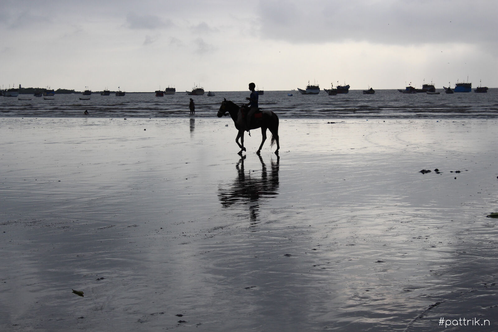 Canon EOS 700D (EOS Rebel T5i / EOS Kiss X7i) sample photo. Horse, horse, rider, ocean photography