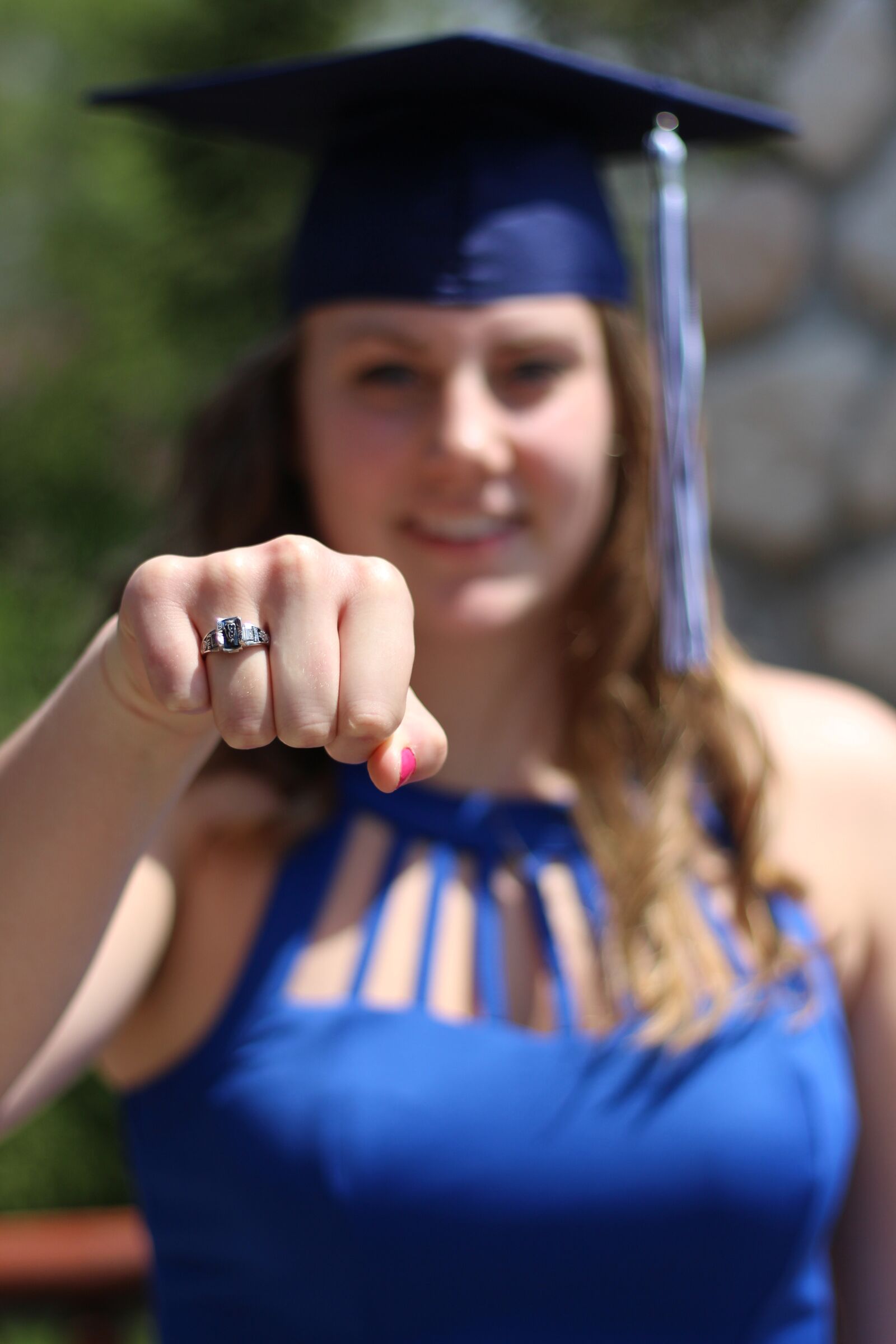 Canon EOS 700D (EOS Rebel T5i / EOS Kiss X7i) + Canon EF 50mm F1.8 II sample photo. Graduate, class ring, outdoors photography